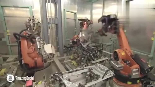 国外高科技工厂,完全靠机械手臂工作